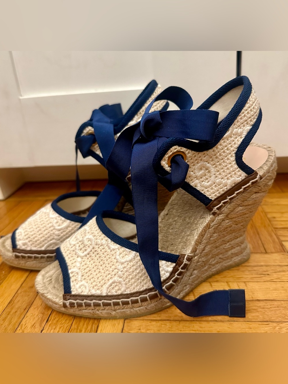 GUCCI GG logo canvas crocheted espadrilles wedges sandals blue cream jute 38 new - Picture 6 of 16